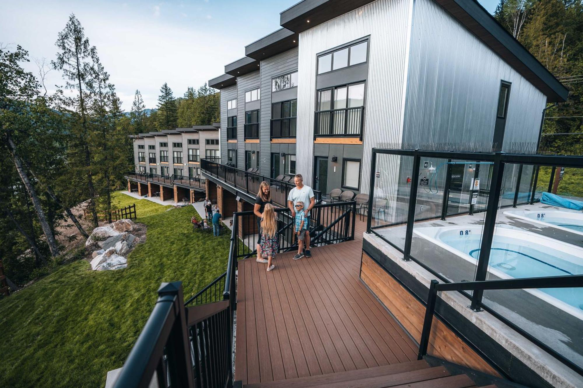 Basecamp Resorts Revelstoke Exterior foto